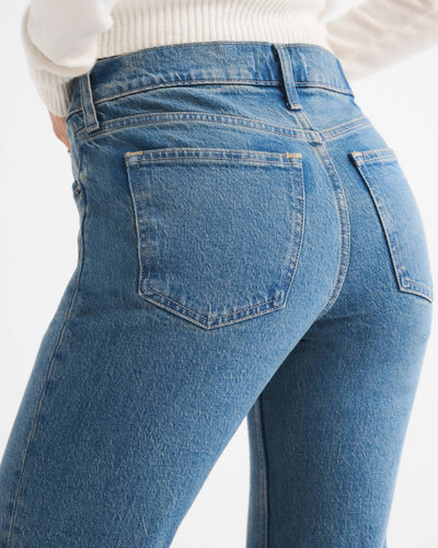 Mid Rise 90s Straight Jean